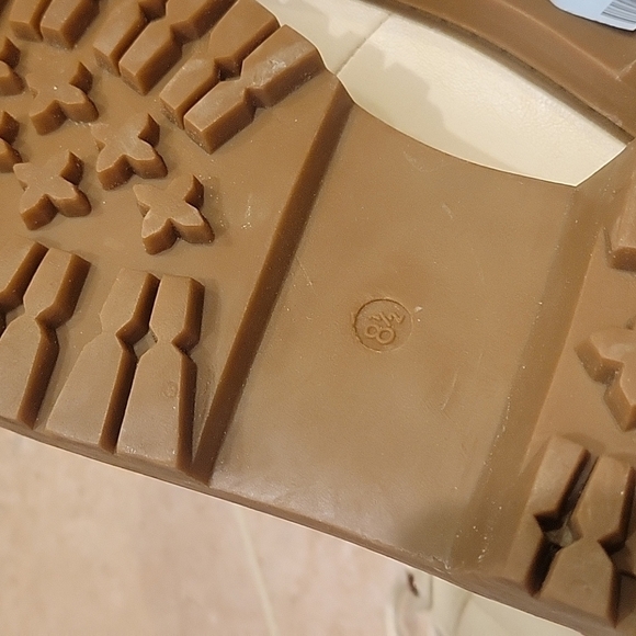 NEW! ANN TAYLOR LOFT Cream Faux Leather Hiker Hiking Ankle Boots 8.5. - Picture 8 of 8